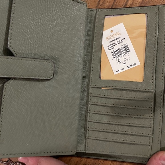 Michael Kors Double Zipper Wallet Army Green - Picture 4 of 5